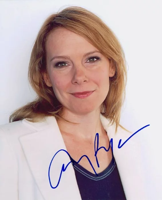 Amy Ryan autograph
