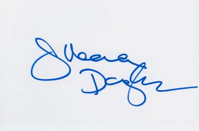 Illeana Douglas autograph