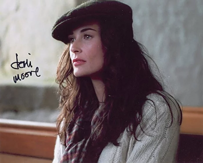 Demi Moore autograph