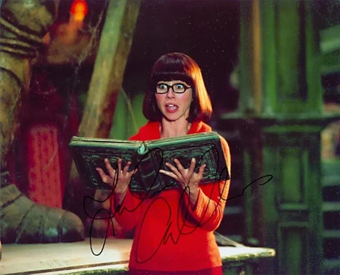 Linda Cardellini autograph