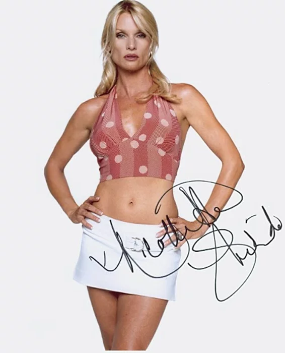 Nicollette Sheridan autograph