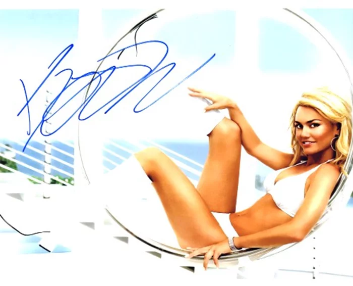 Kelly Carlson autograph