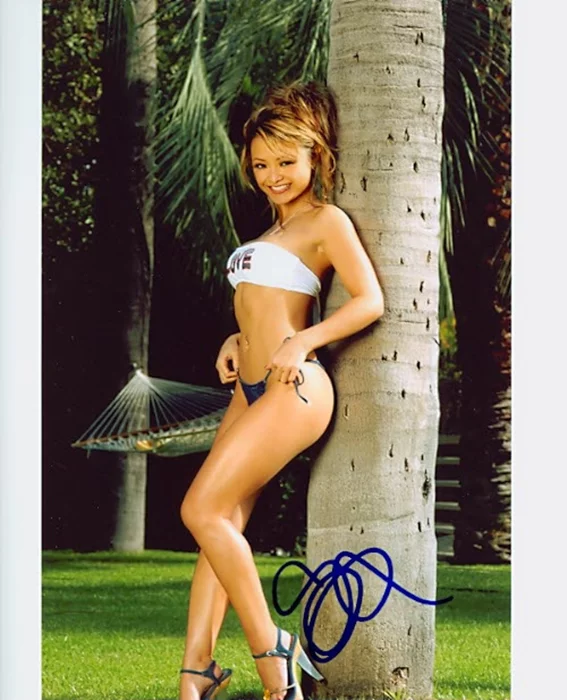 Tila Tequila autograph