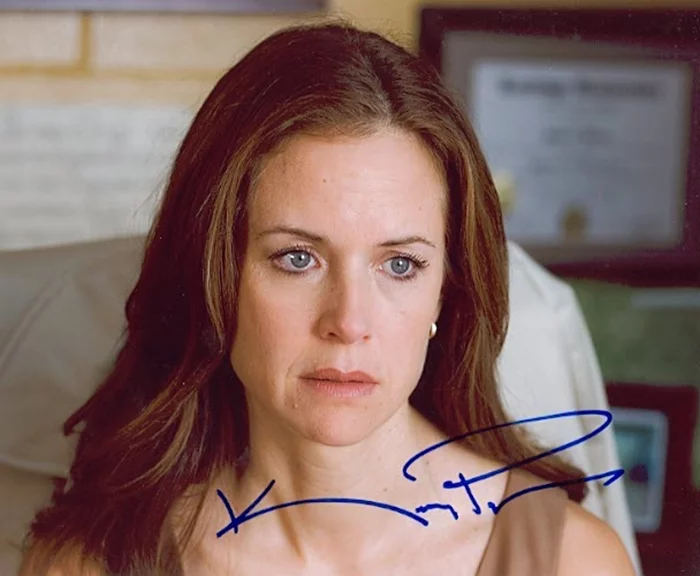 Kelly Preston autograph
