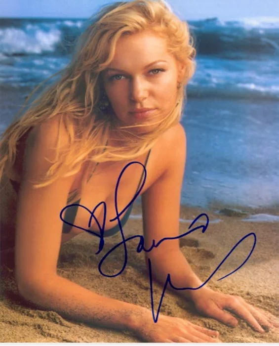 Laura Prepon autograph