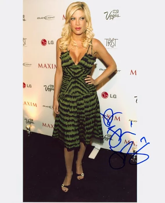 Tori Spelling autograph
