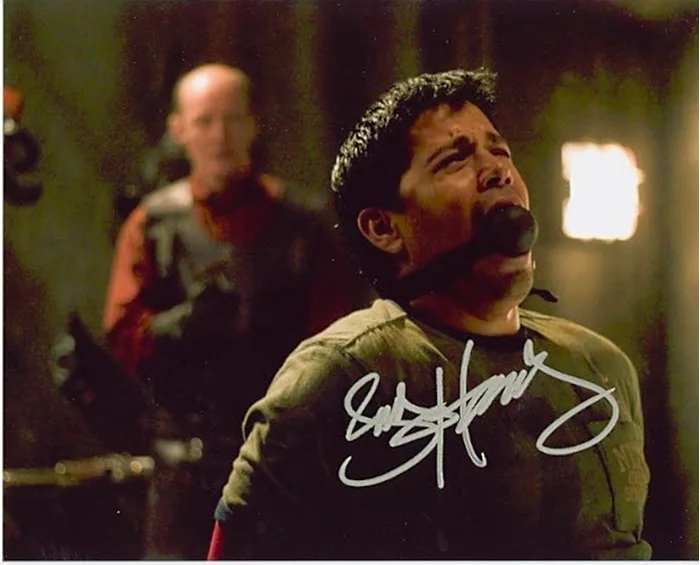 Jay Hernandez autograph