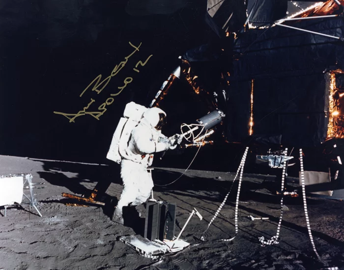 Alan Bean autograph