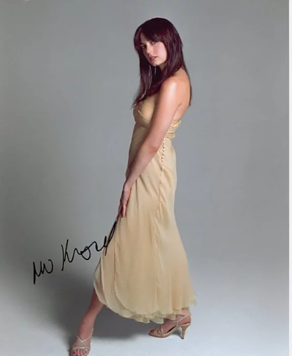 Mia Kirshner autograph