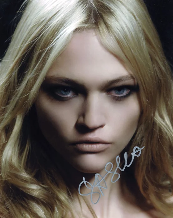 Sasha Pivovarova autograph