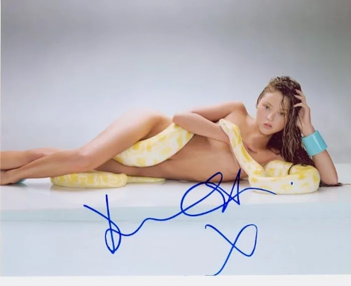 Devon Aoki autograph