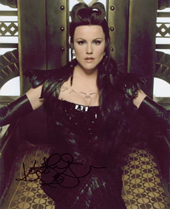 Kathleen Robertson autograph