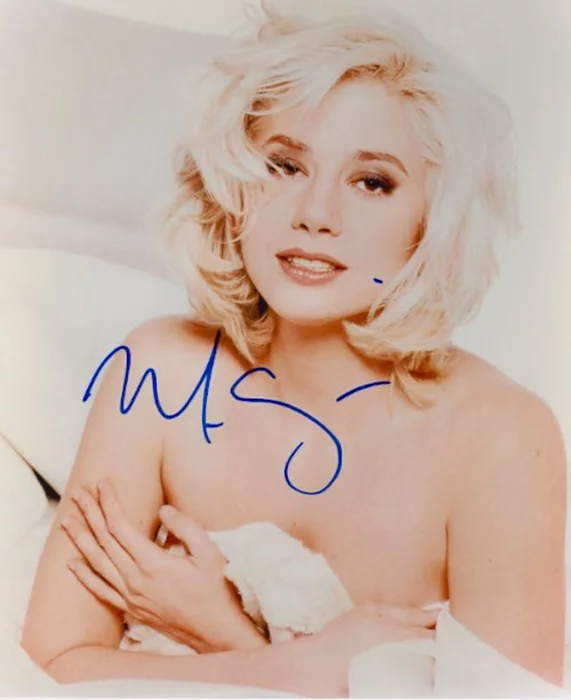 Mira Sorvino autograph