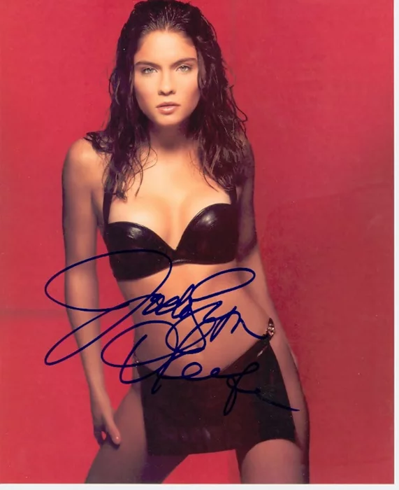 Jodi Lyn O'Keefe autograph
