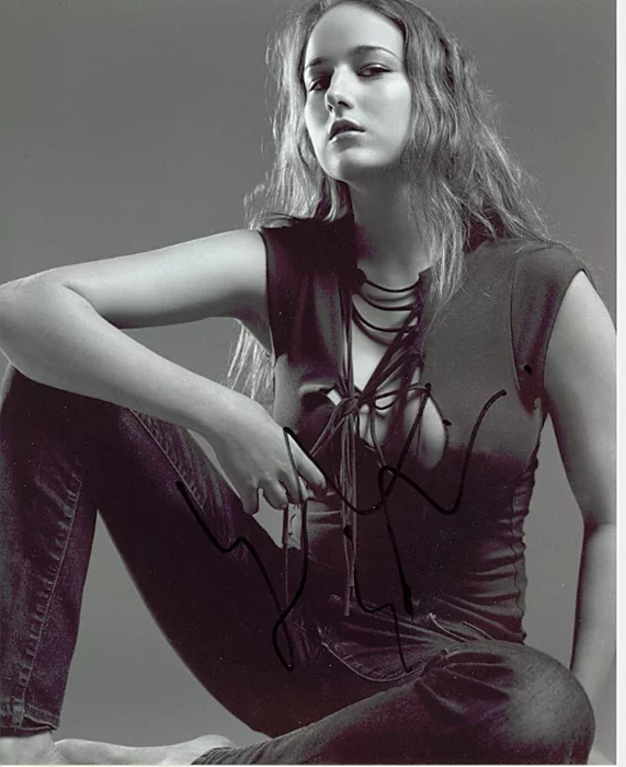 Leelee Sobieski autograph