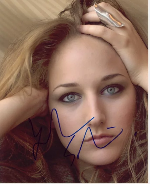 Leelee Sobieski autograph