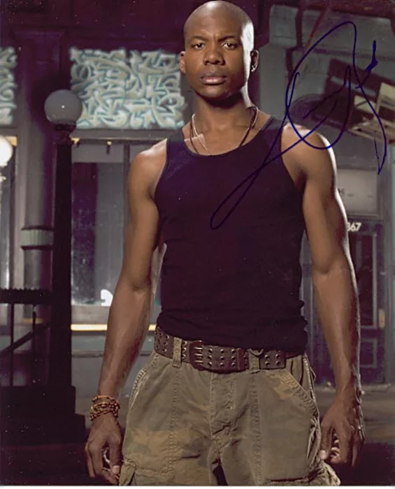 Leonard Roberts autograph