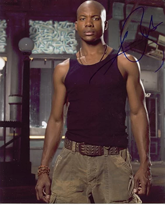 Leonard Roberts autograph