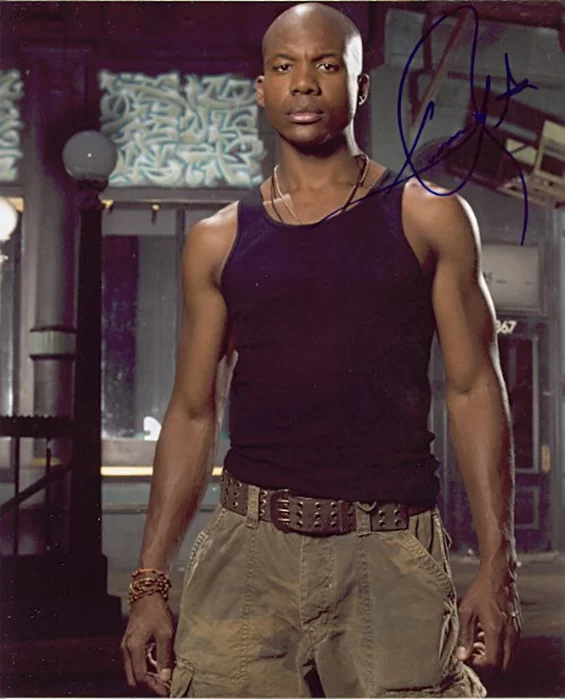 Leonard Roberts autograph