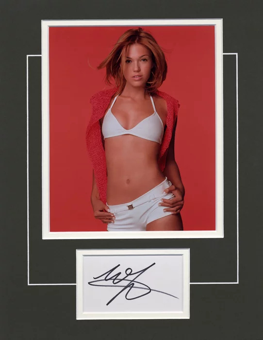 Mandy Moore autograph