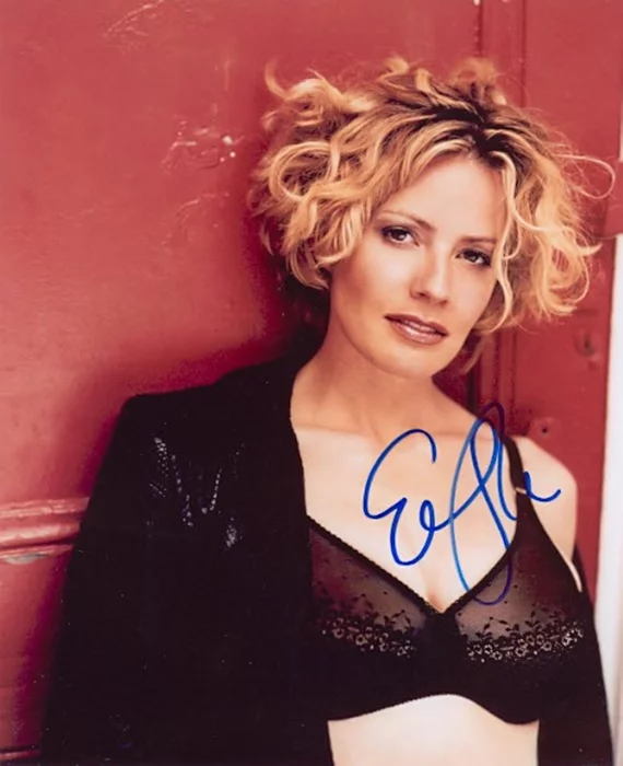 Elisabeth Shue autograph