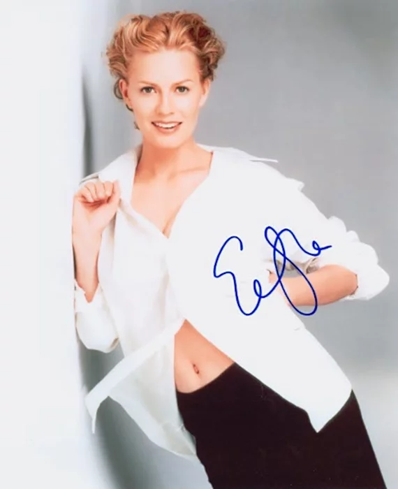 Elisabeth Shue autograph