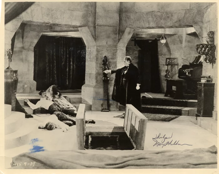 Mary Philbin autograph