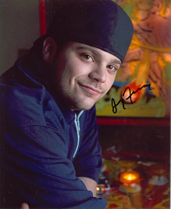 Jerry Ferrara autograph