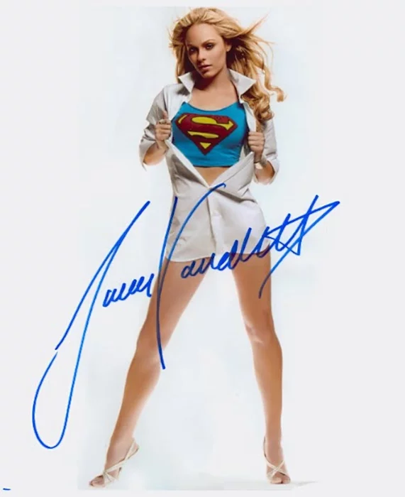 Laura Vandervoort autograph