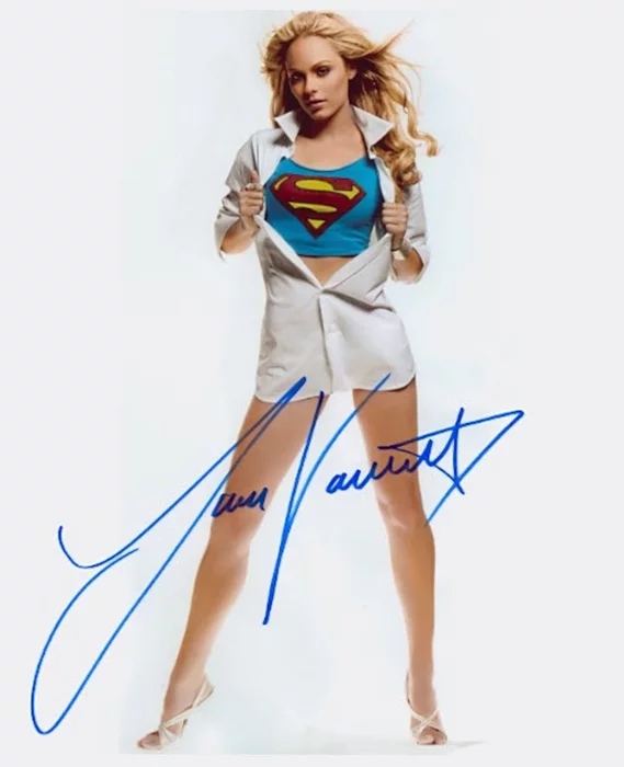 Laura Vandervoort autograph