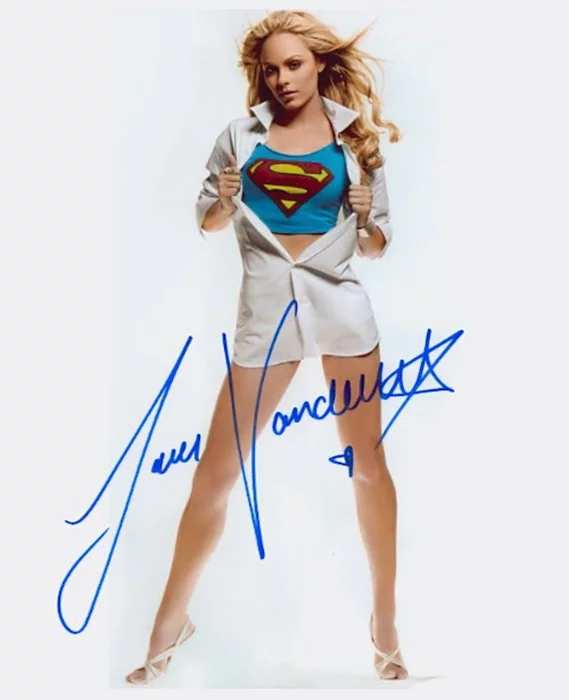 Laura Vandervoort autograph