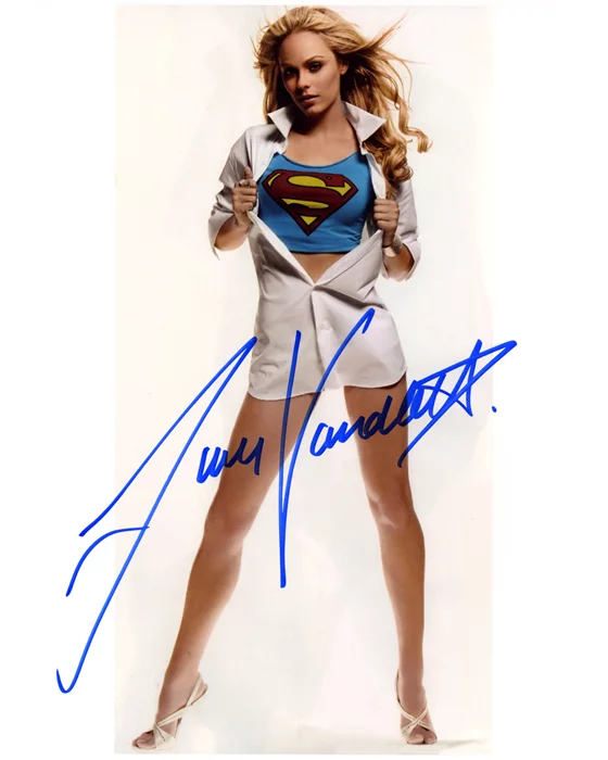 Laura Vandervoort autograph