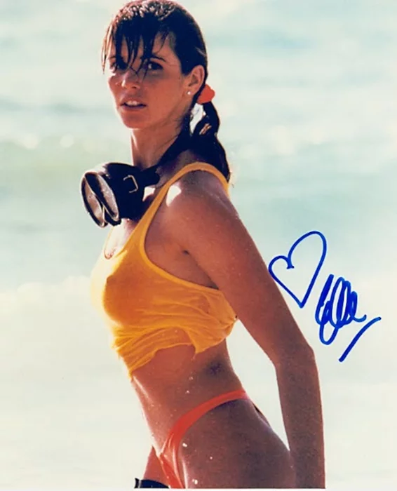 Elle MacPherson autograph