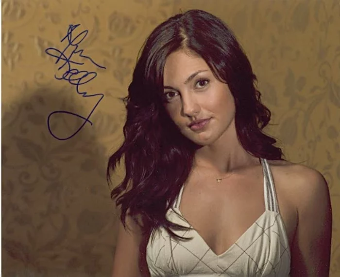 Minka Kelly autograph