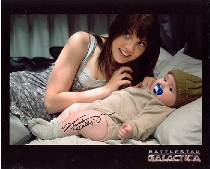Nicki Clyne autograph