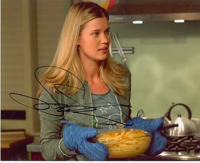 Sarah Lancaster autograph