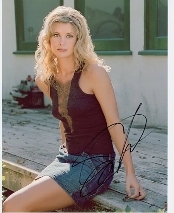 Sarah Lancaster autograph