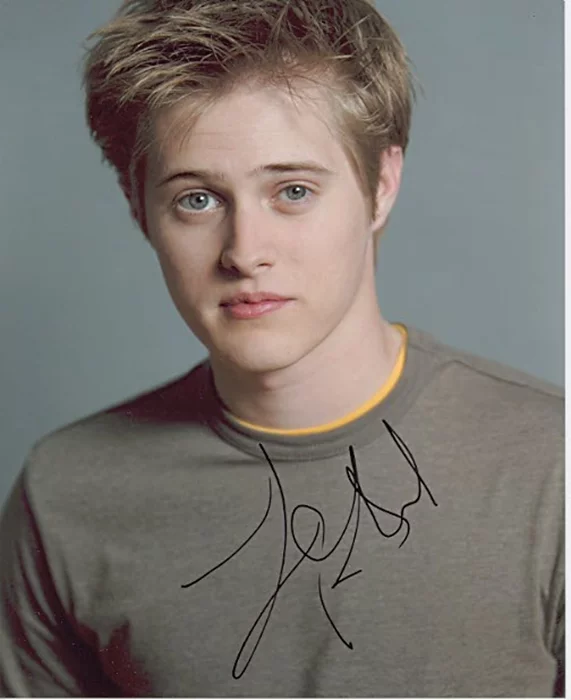 Lucas Grabeel autograph
