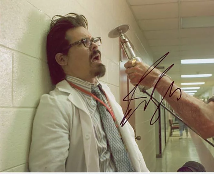 Josh Brolin autograph