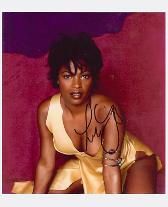 Nia Long autograph