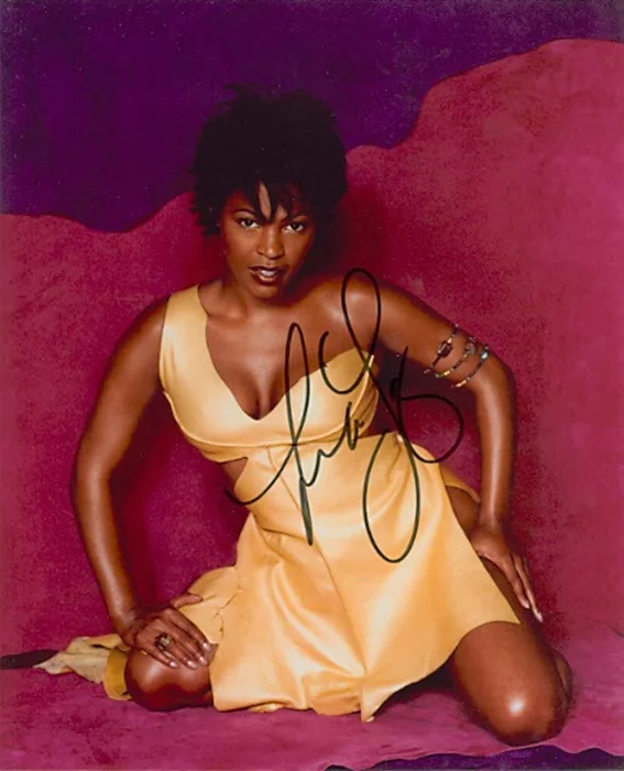 Nia Long autograph
