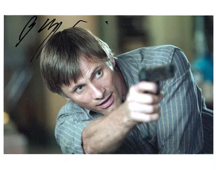 Viggo Mortensen autograph