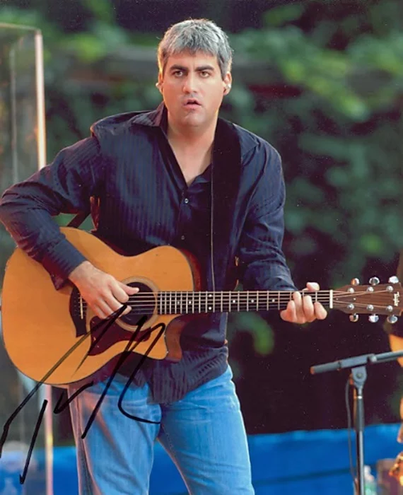 Taylor Hicks autograph