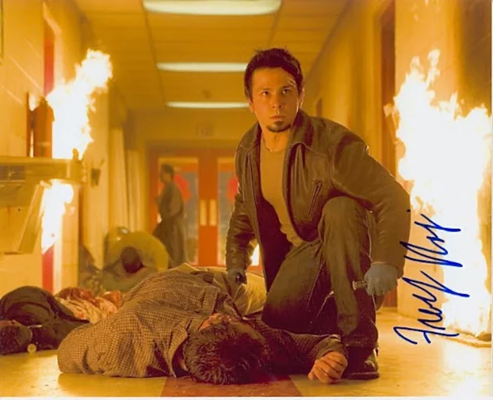 Freddy Rodriguez autograph