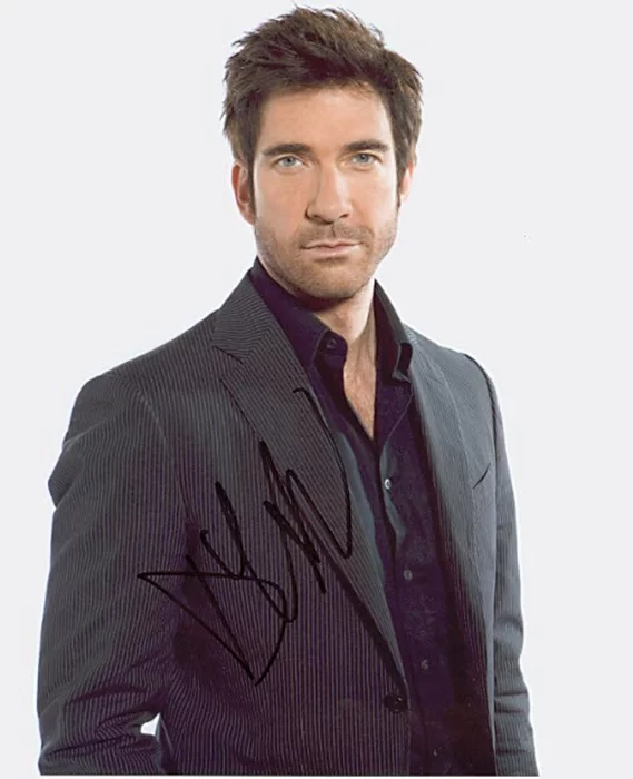 Dylan McDermott autograph