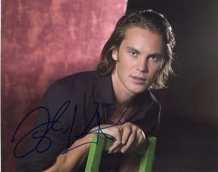 Taylor Kitsch autograph