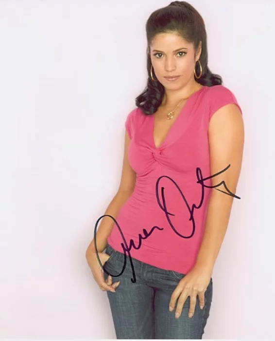 Ana Ortiz autograph