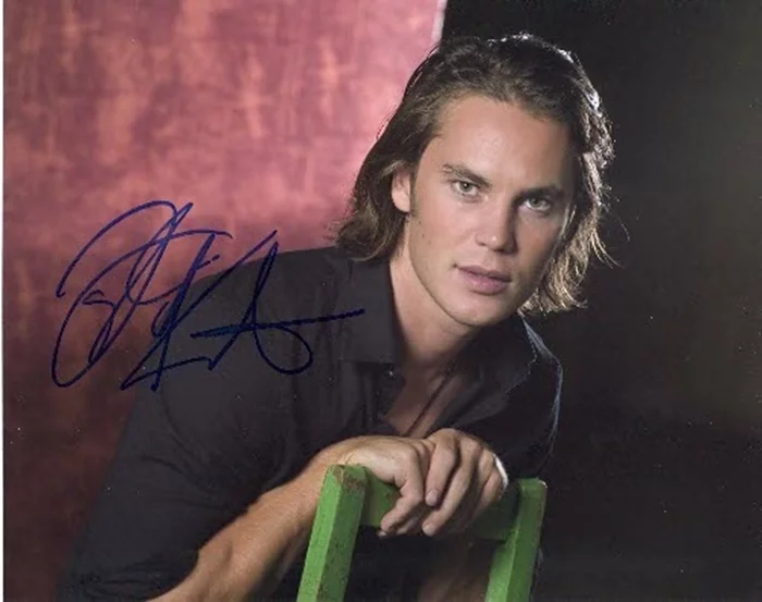 Taylor Kitsch autograph