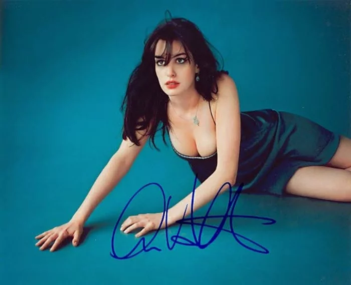 Anne Hathaway autograph