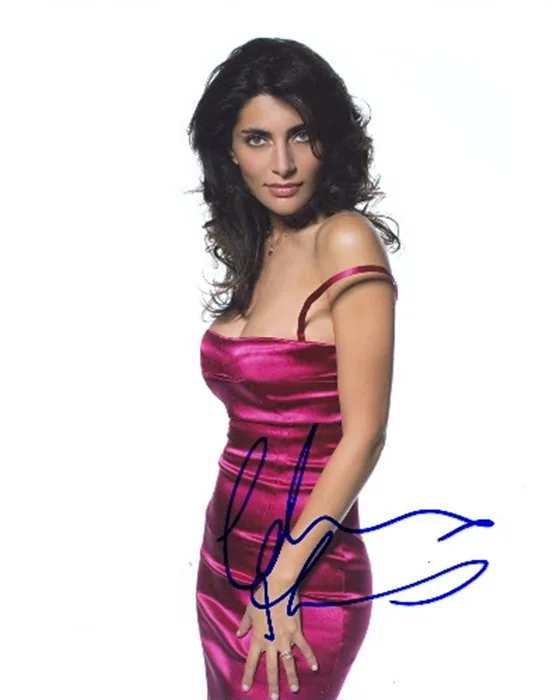 Caterina Murino autograph
